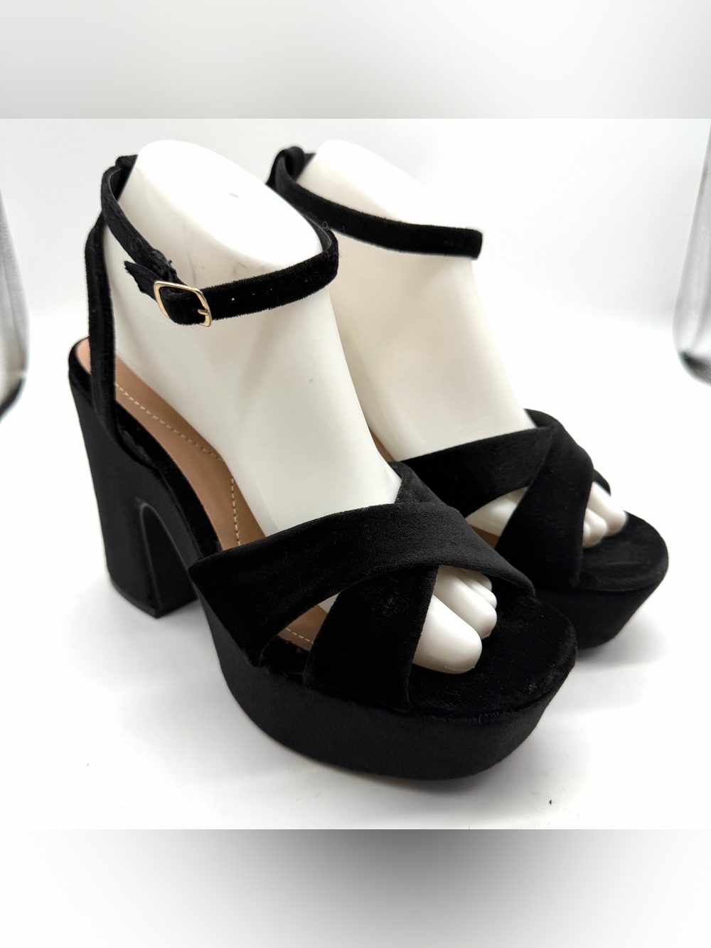 Arula Altar'd State Women's 10W Black Velvet Ankle Strap Platform Chunky Heels
